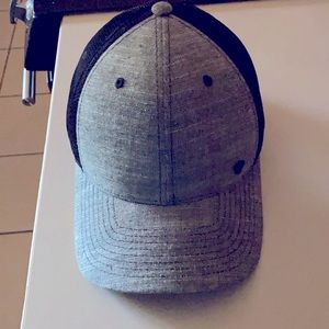 No Bad Ideas gray/ back flex fit hat. Size M/L